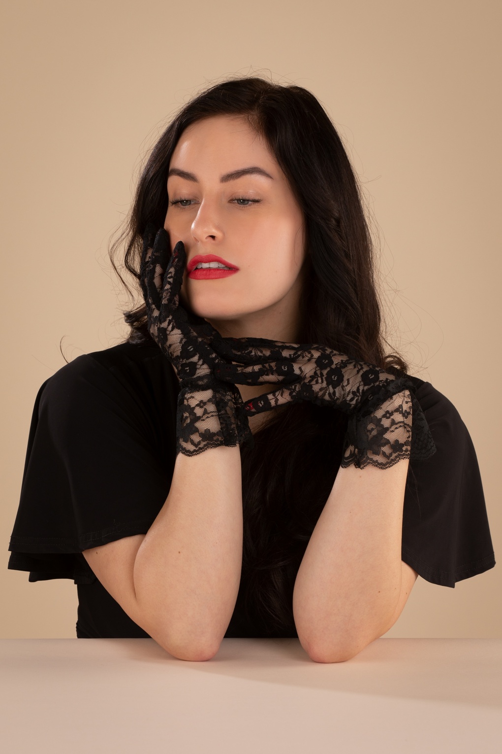 236383-Pamala-Mann-46666-Gloves-Black-Lace-230202-403-full