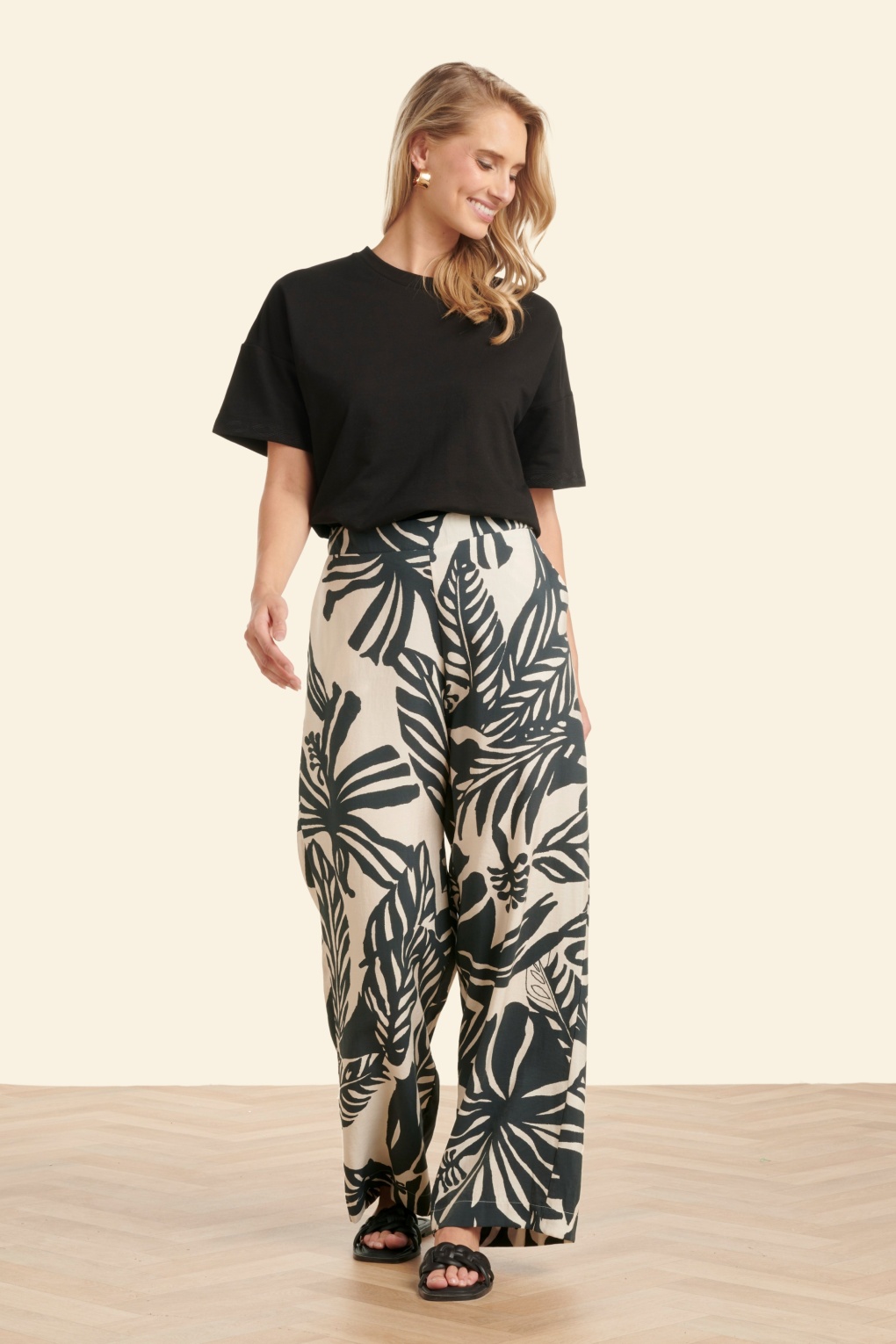 286115-Smashed-Lemon-55348-Pants-Off-White-Black-Palm-Leaves-250616-002MW-full