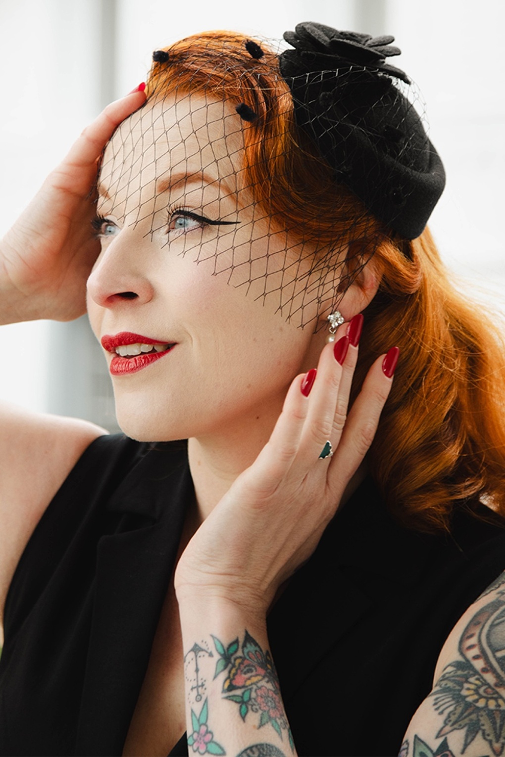 289517-Dancing-Days-by-Banned-Mailyn-Fascinator-black-201-10-21121-03062017-012M-full