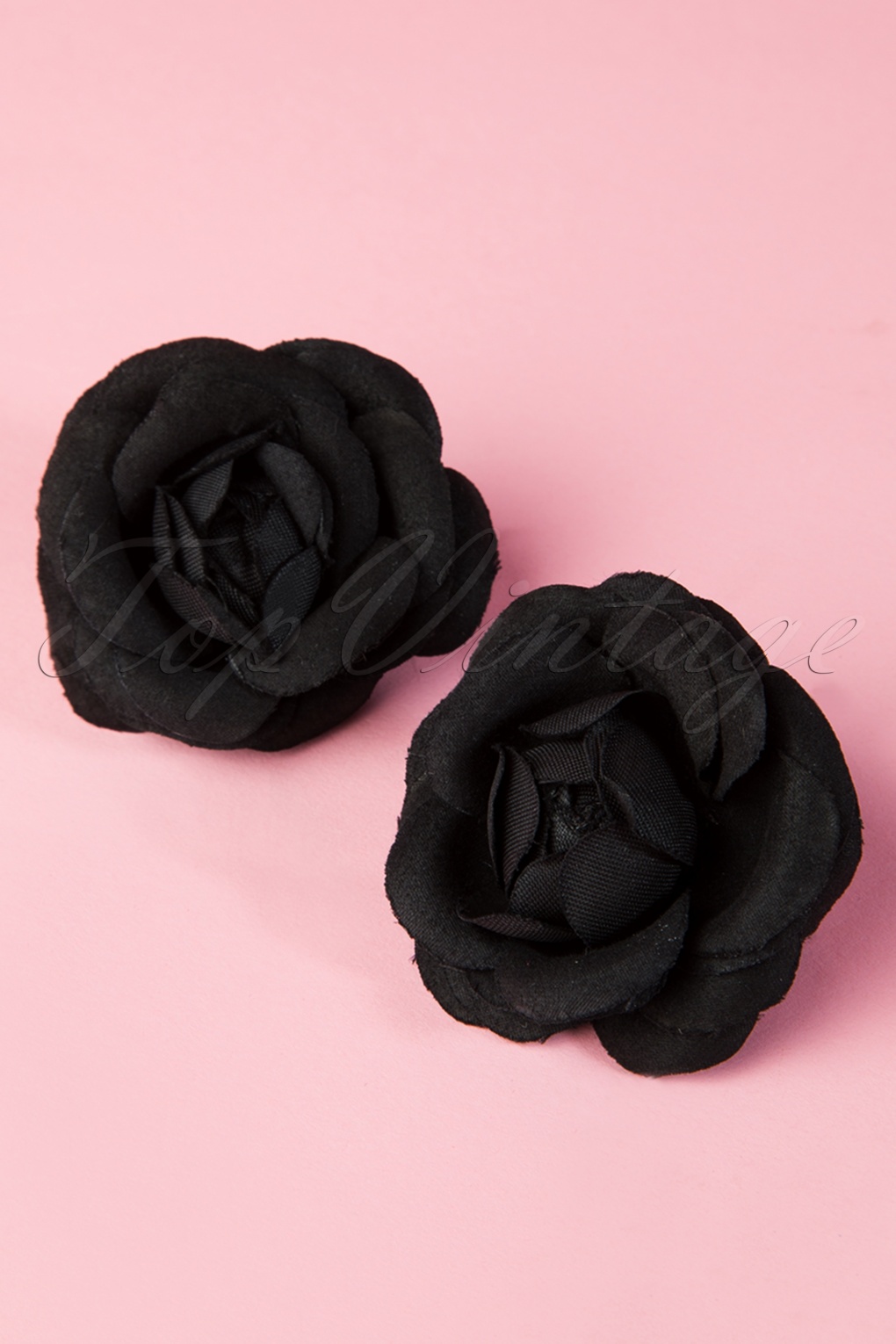 45203-From-Paris-with-love-2001013722-pair-of-black-roses-20140708-0003w-full