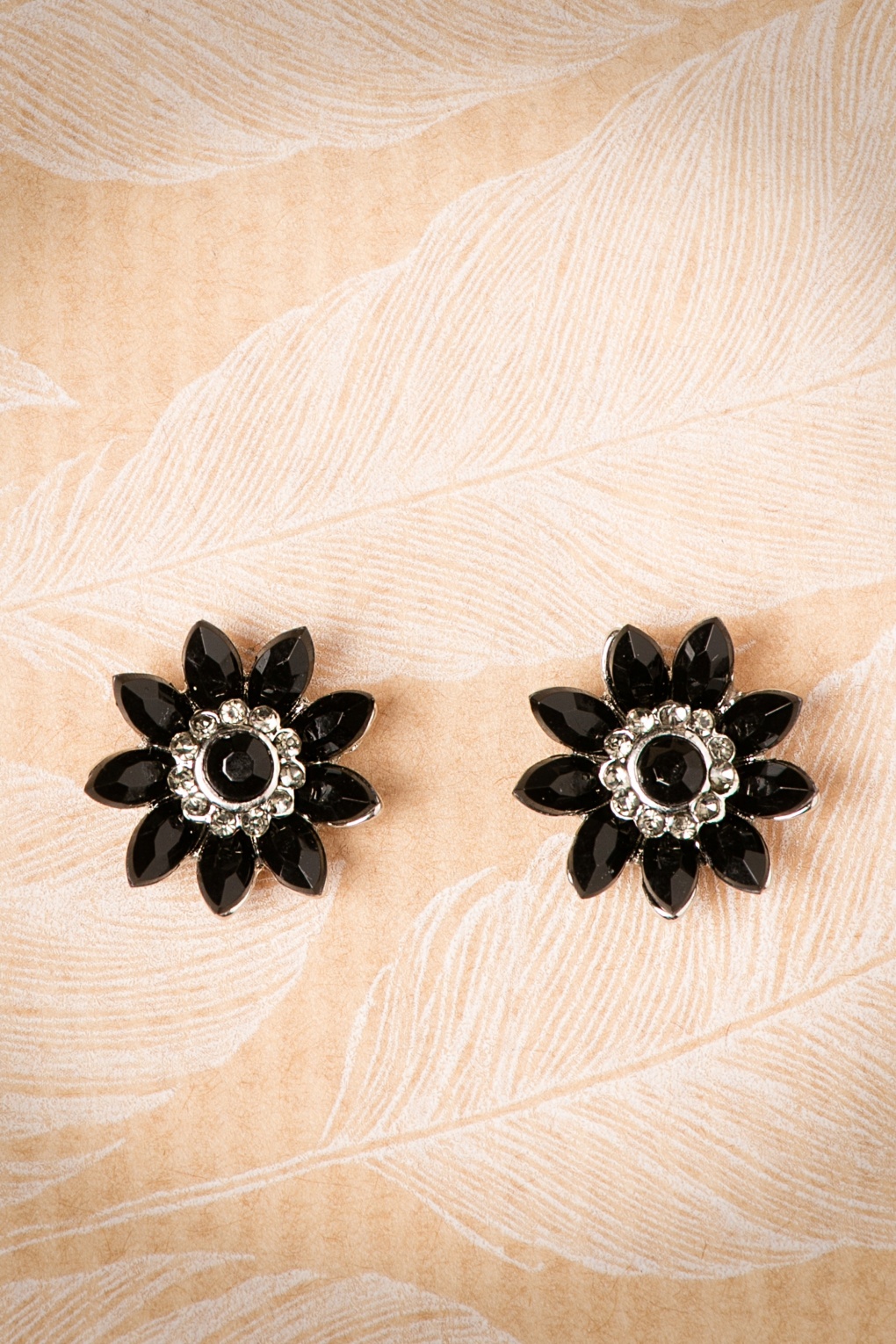 256156-Lovely-Audrey-Audrey-Jet-floral-earrings-330-10-20031-11102016-004-full