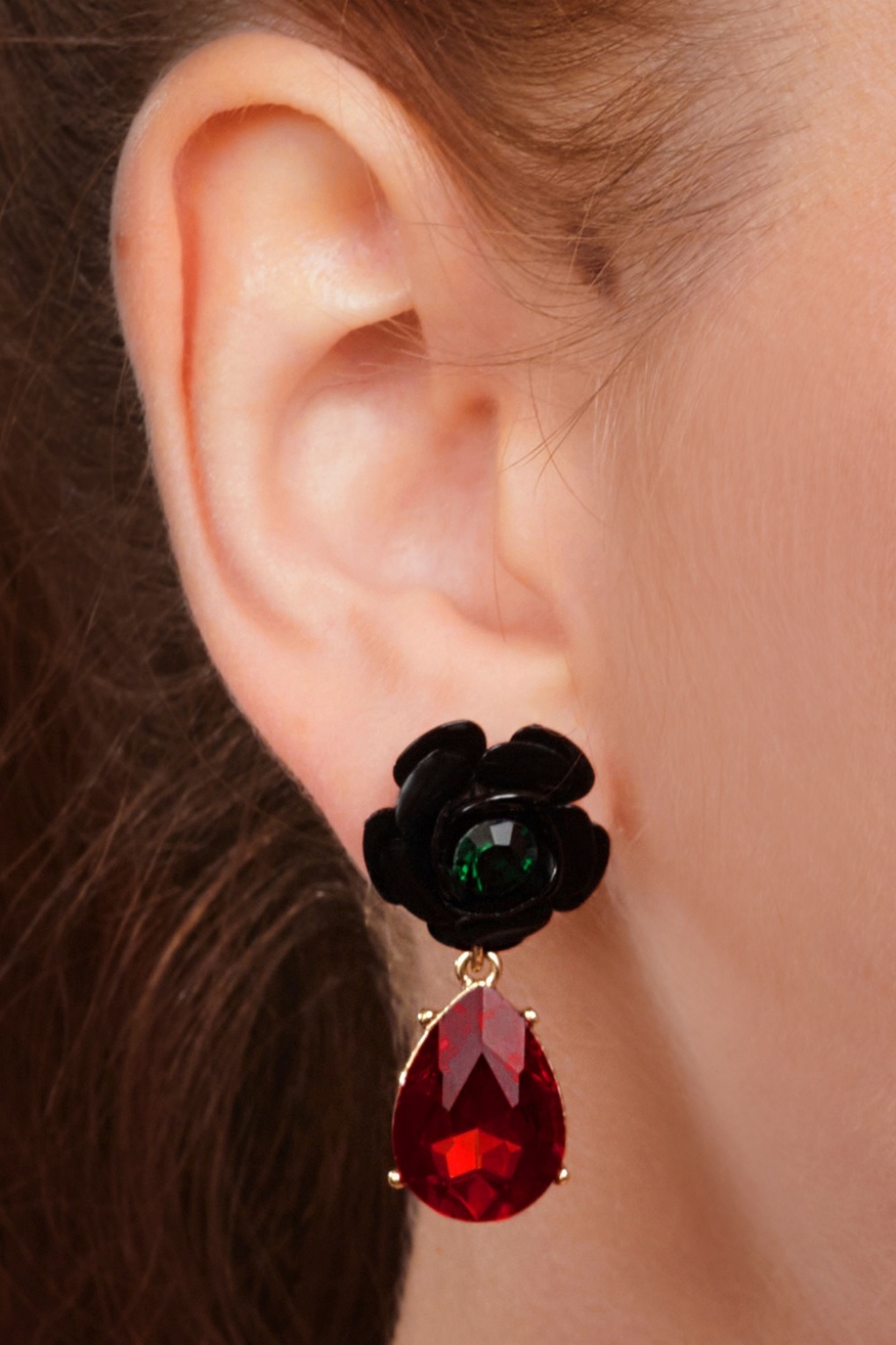 Rock And Rose Teardrop oorbellen in rood en zwart