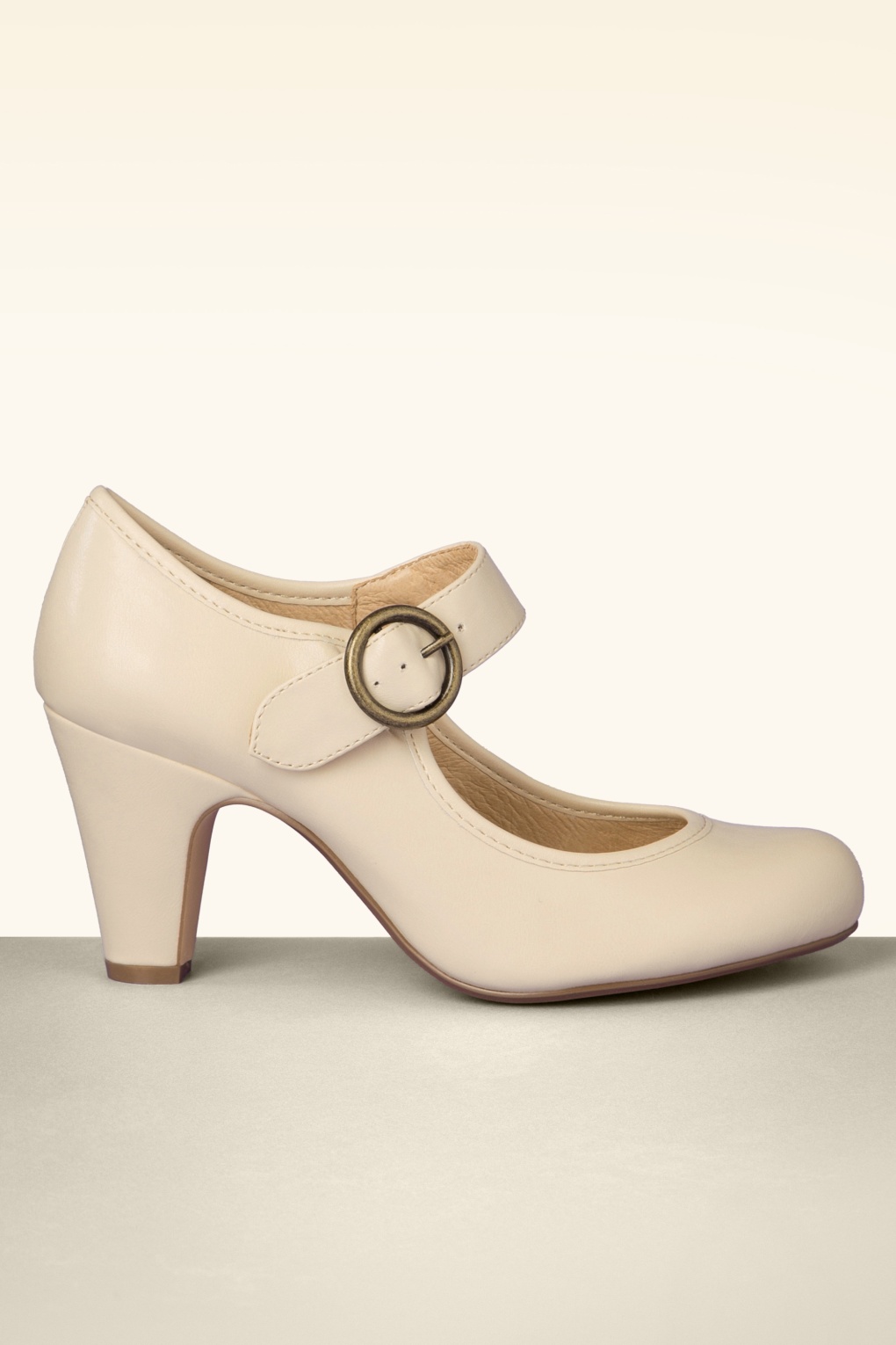 Madeline Mary Jane pumps in ivoor