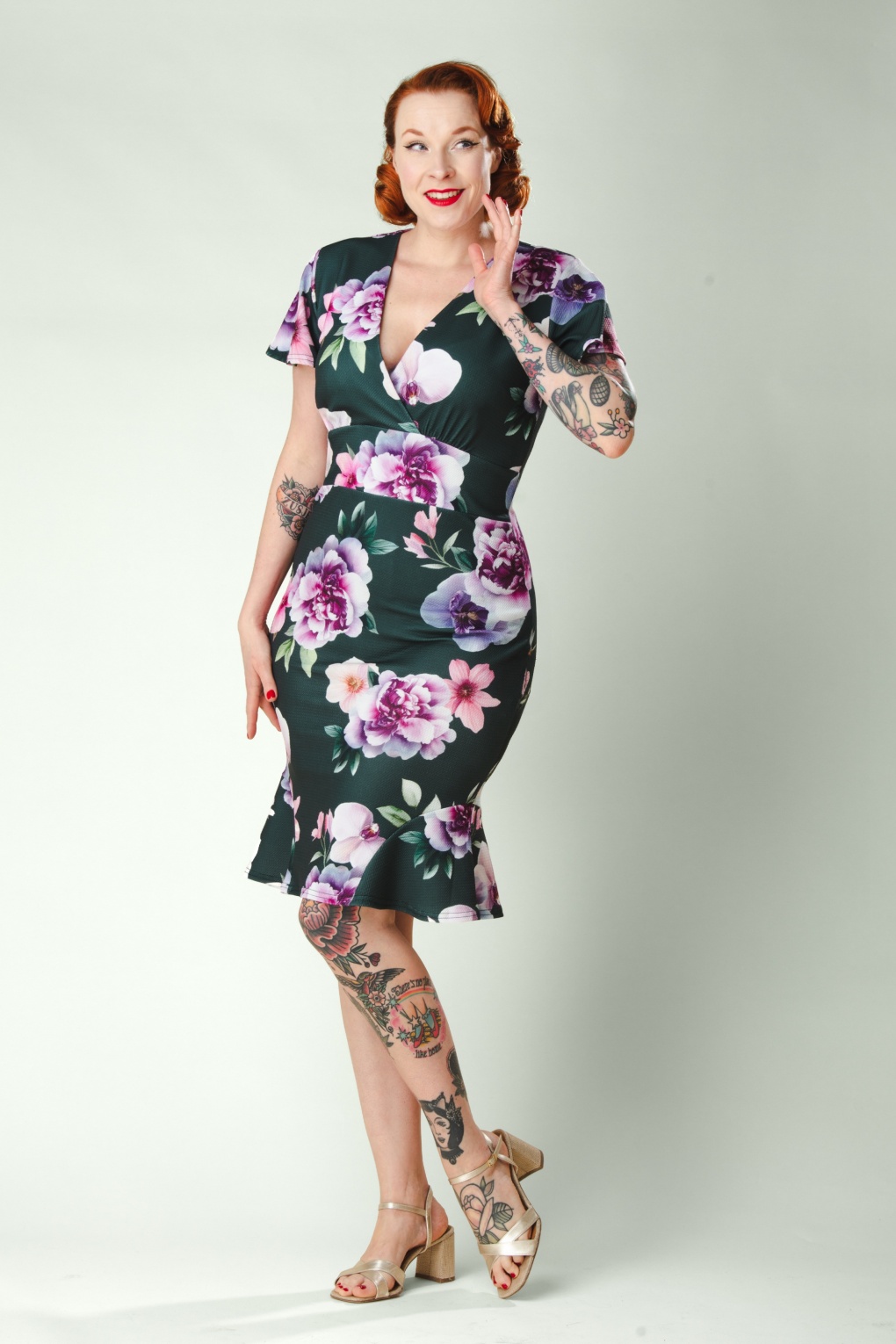 Topvintage exclusive ~ Katie Floral Jacquard pencil jurk in donkergroen en paars