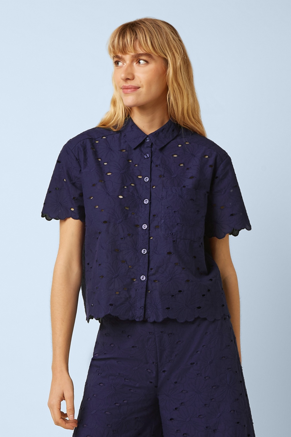 285540-King-Louie-55006-Evelina-blouse-brava-broderie-beacon-blue-251013-002W-full