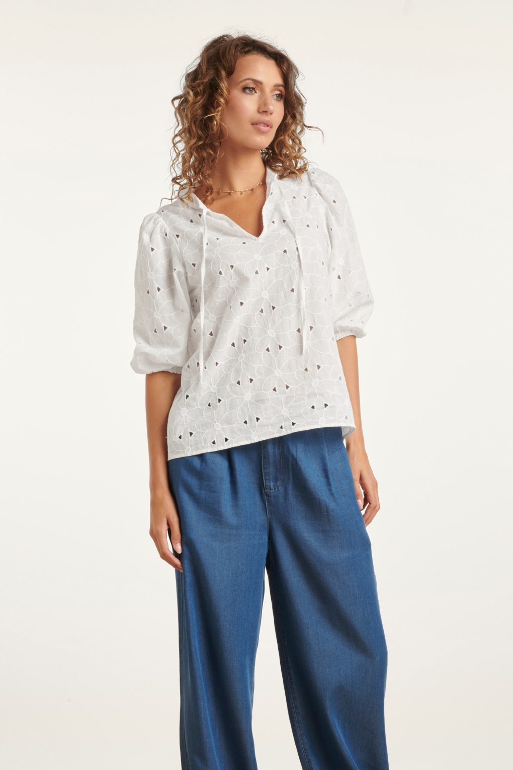 287720-Smashed-Lemon-55338-Blouse-White-Floral-250605-001MW-full
