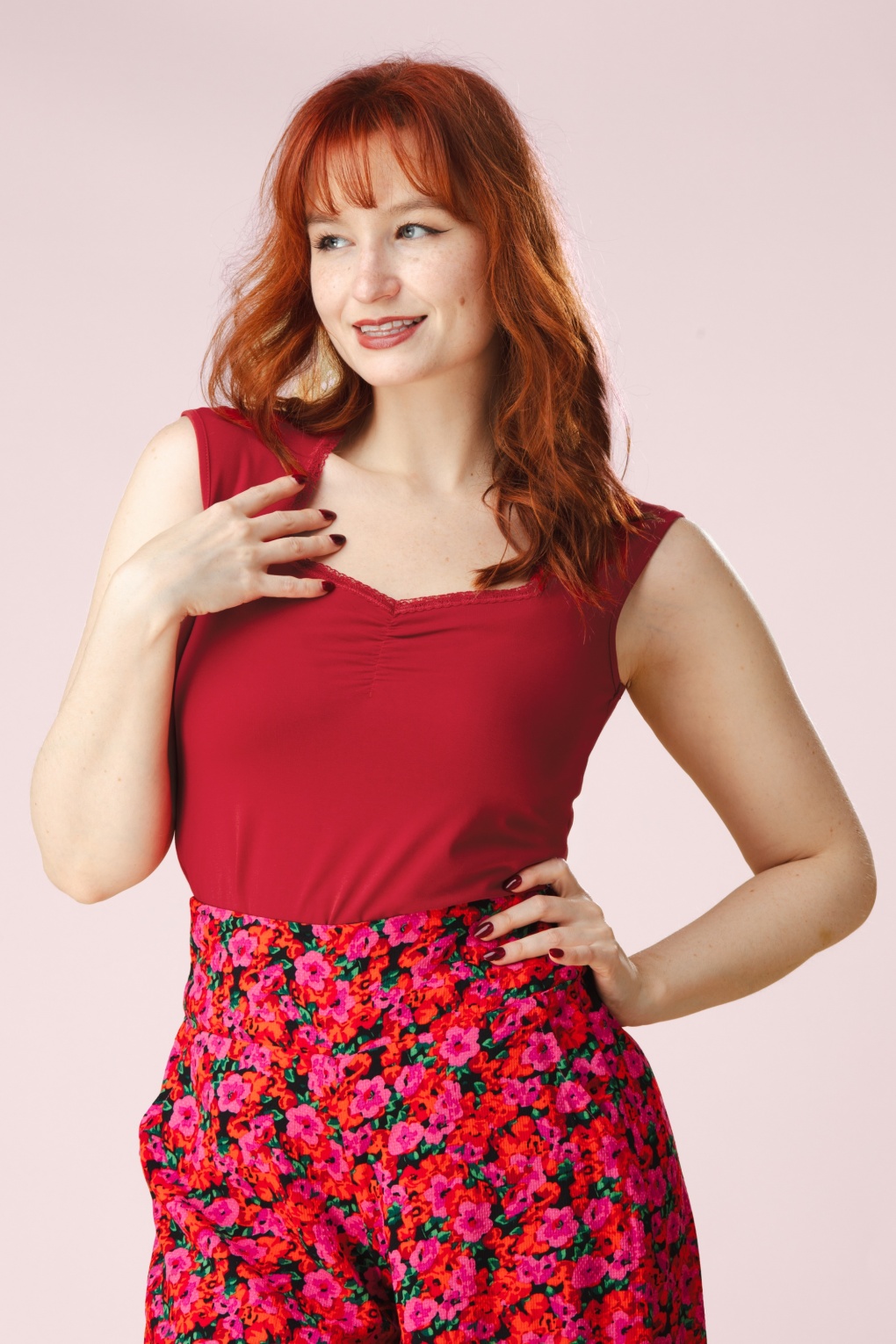 288922-Blutsgeschwister-55267-Sleeveless-Top-Romance-Red-251219-040MW-full