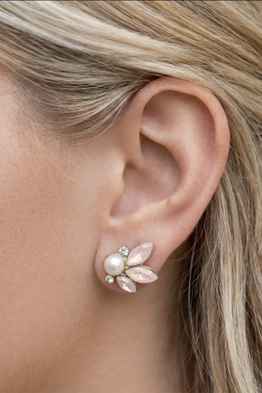 289698-Lovely-56388-Earrings-Pearly-Leaves-Light-Pink-260511-002M-full