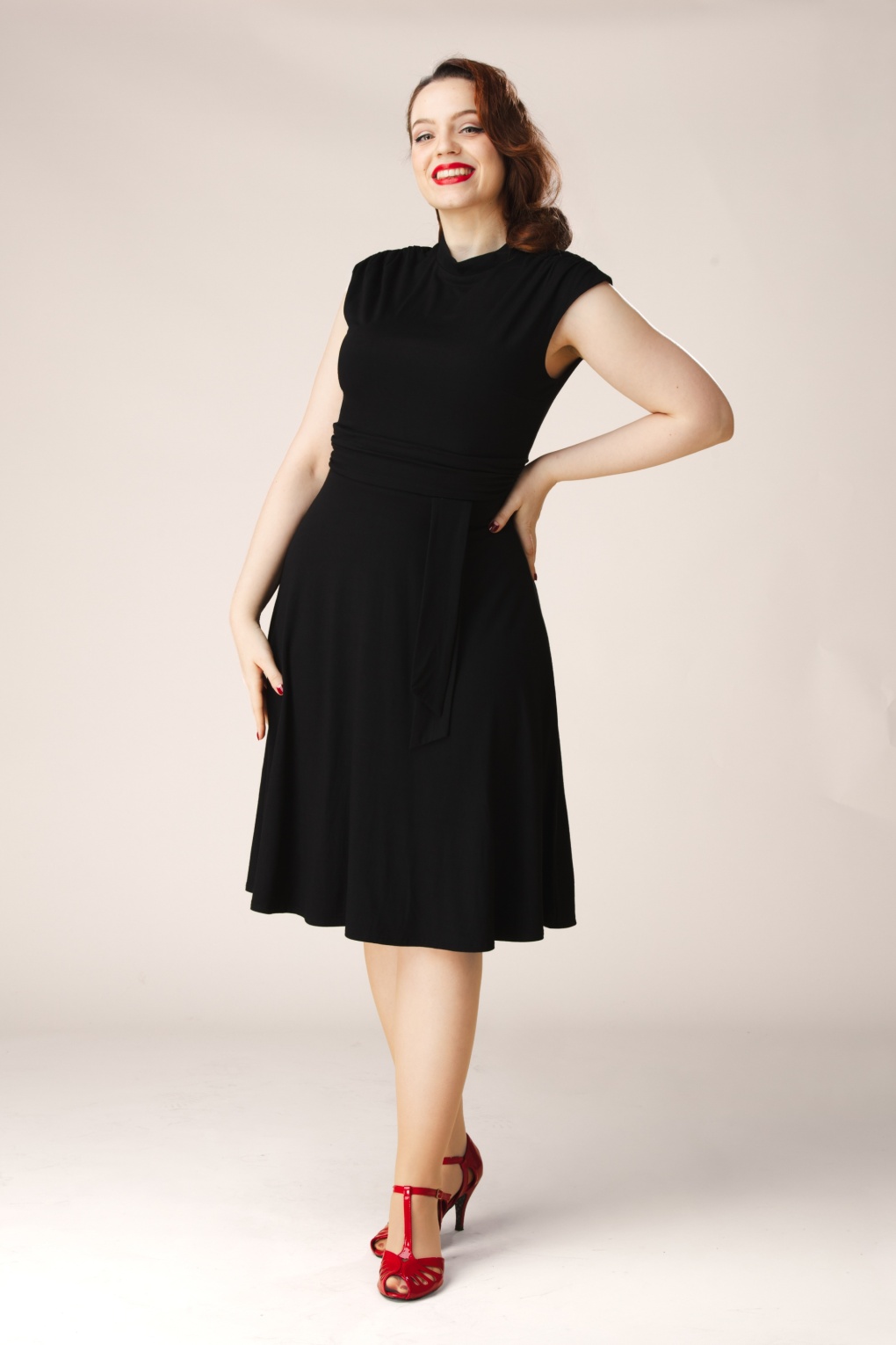 Topvintage exclusive ~ Mitzy semi-swing jurk in zwart
