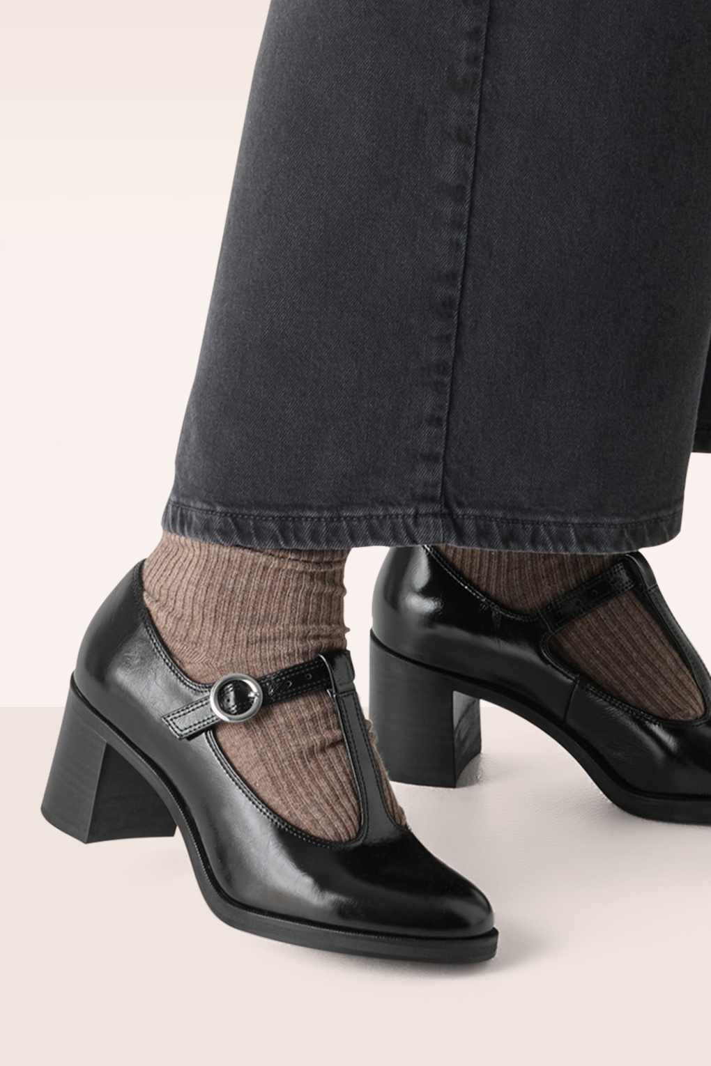 Francesca T-strap pumps in zwart