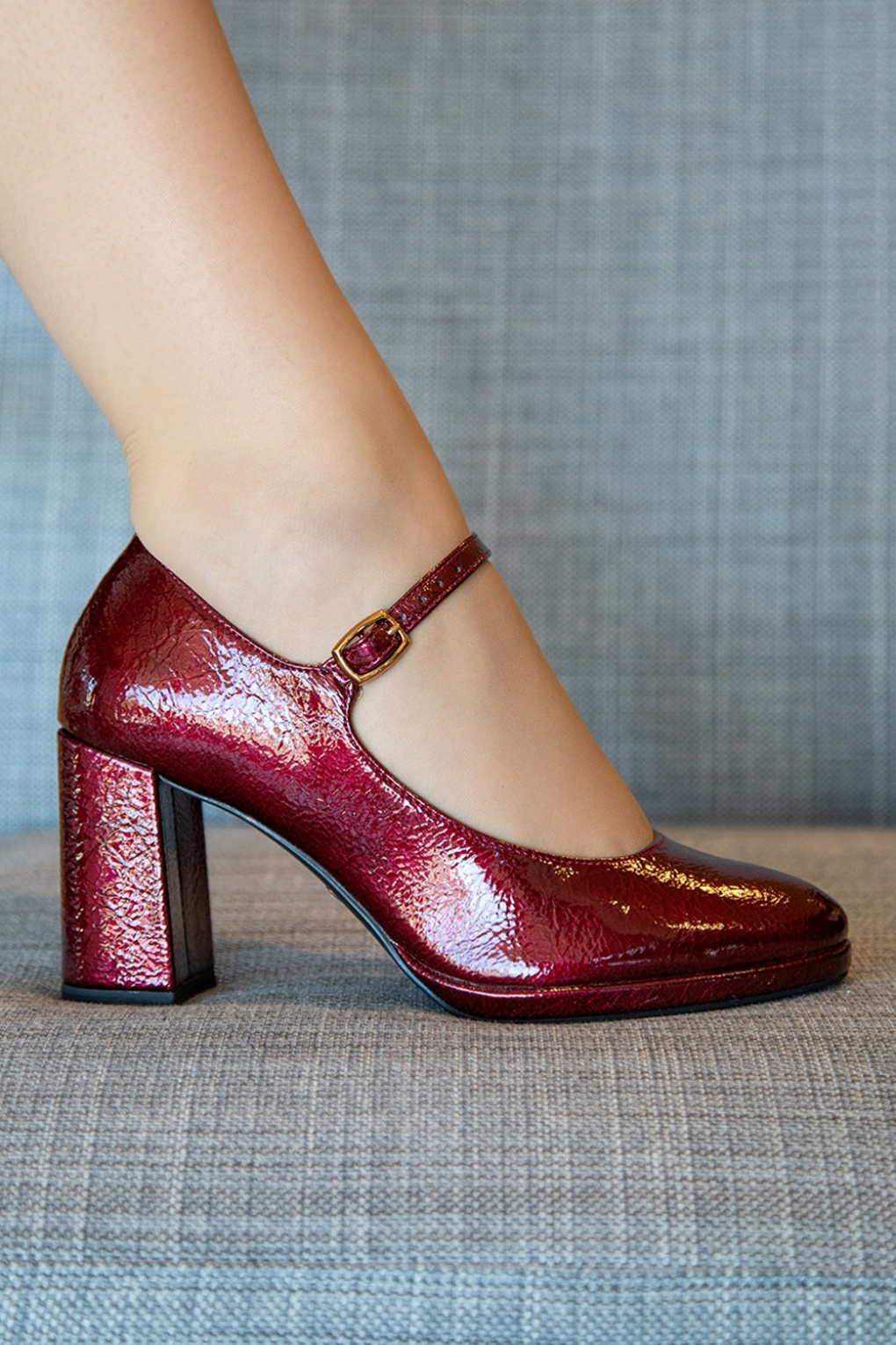 Maddy vegan lak pumps in wijnrood