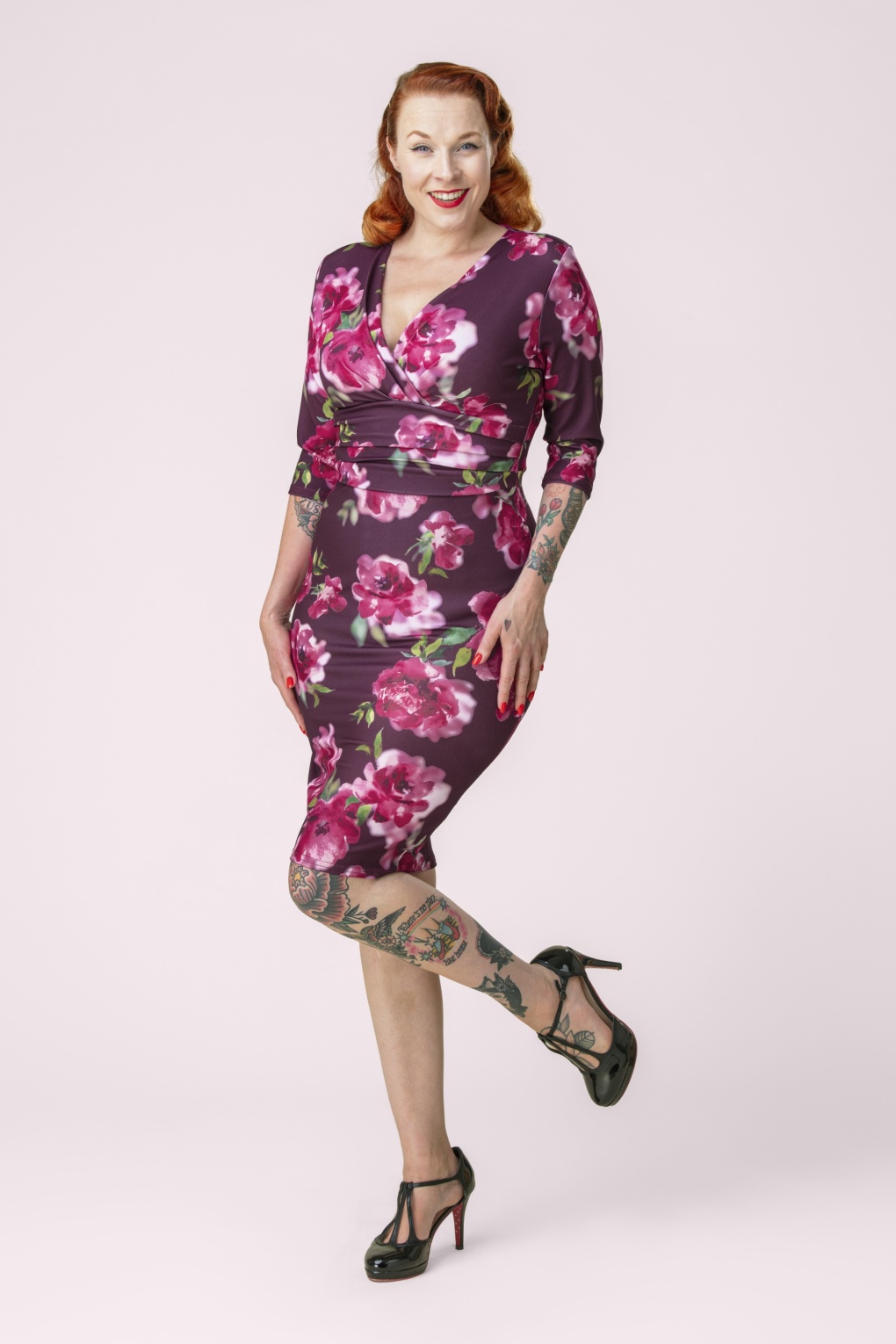 Topvintage exclusive ~ Nehla Blurred Floral pencil jurk in paars