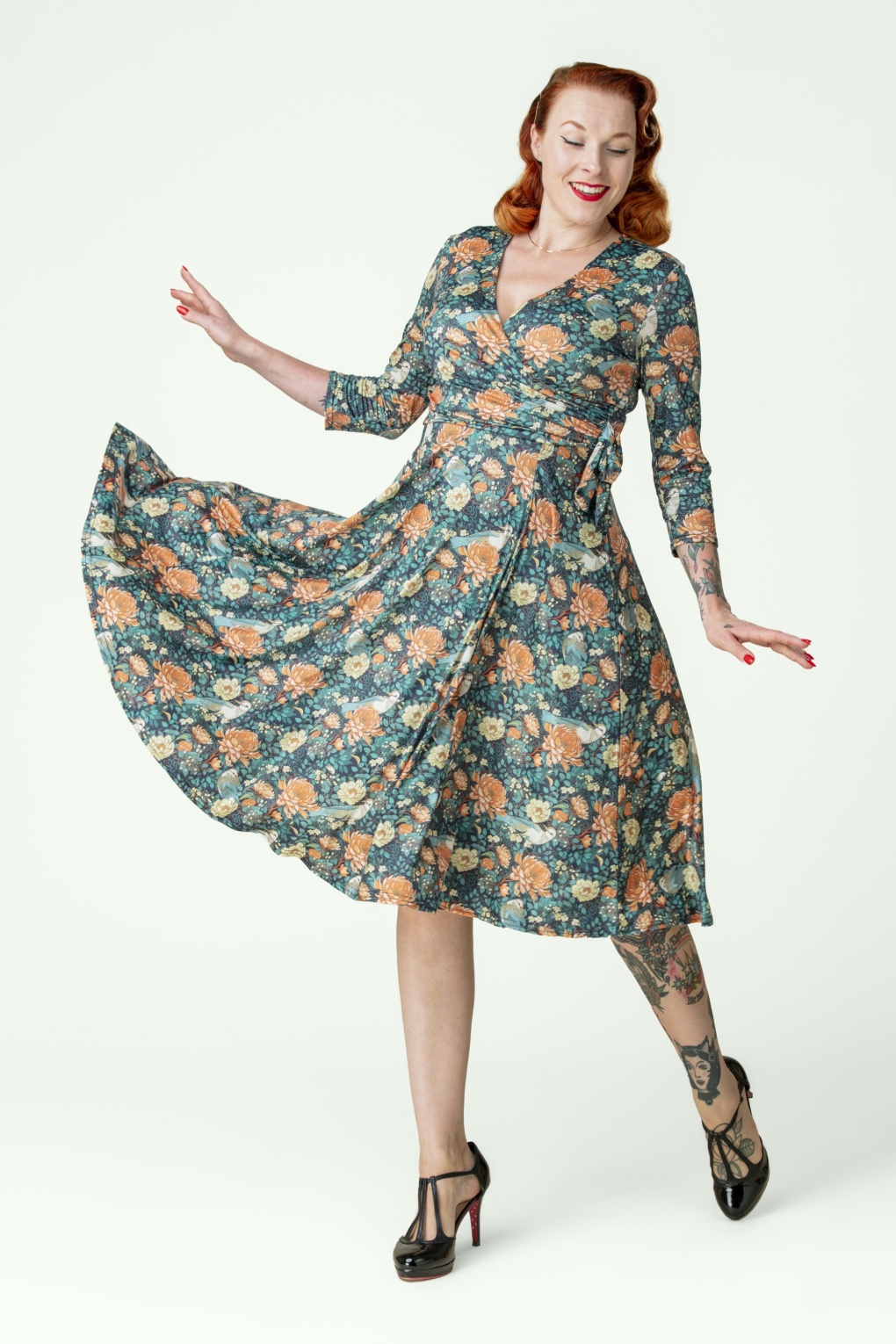 Topvintage exclusive ~ Aria Floral swing jurk in navy en oranje