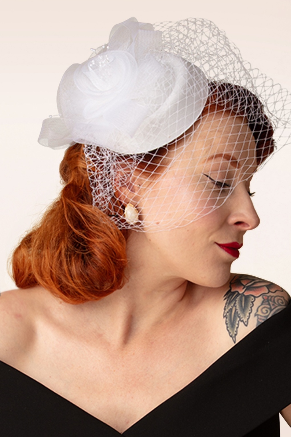 289747-Banned-57186-Fascinator-White-Bow-260513-002M-full